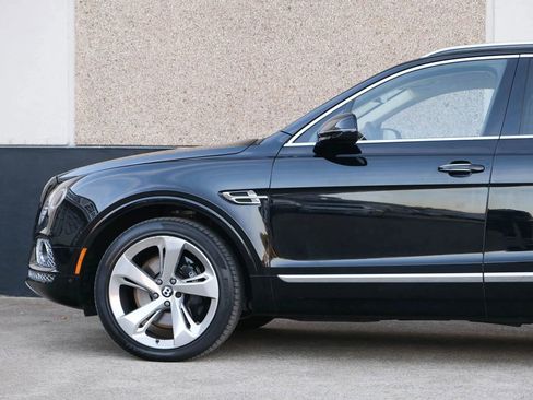 Used 2018 Bentley Bentayga image 7