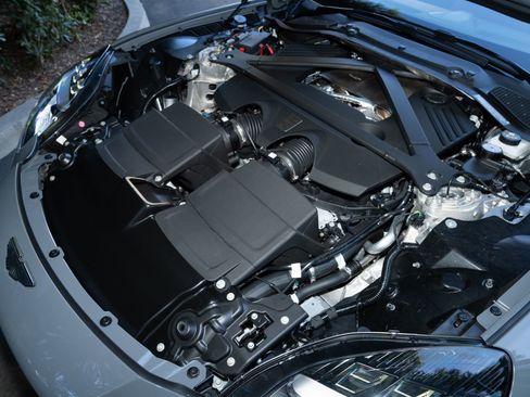 Used 2025 Aston Martin V8 Vantage Coupe image 12