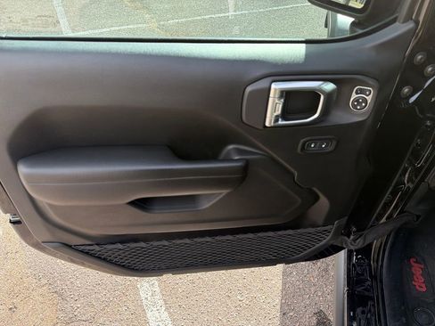 Used 2021 Jeep Wrangler Unlimited Rubicon image 12