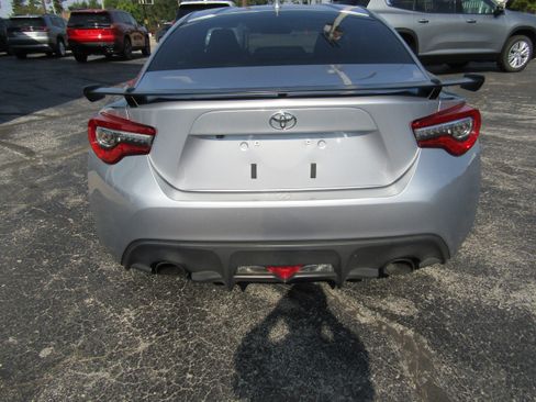 Used 2018 Toyota 86 image 5