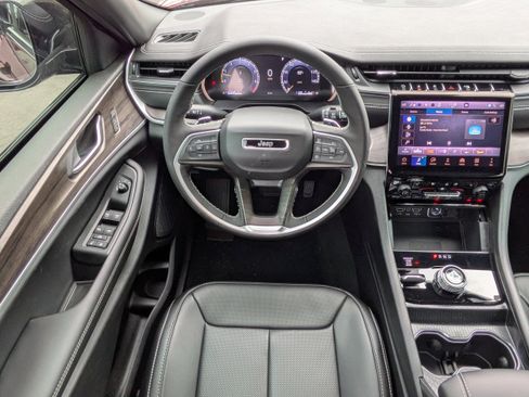New 2025 Jeep Grand Cherokee L Limited w/ Luxury Tech Group II AWD/4WD image 17