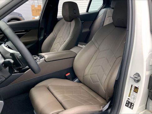 Used 2024 BMW 530i xDrive w/ Convenience Package image 13