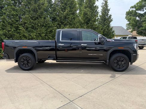 Used 2025 GMC Sierra 3500 Denali w/ Denali Reserve Package AWD/4WD image 4