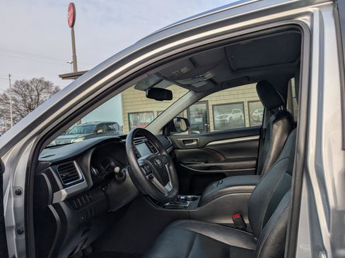 Used 2014 Toyota Highlander XLE image 13