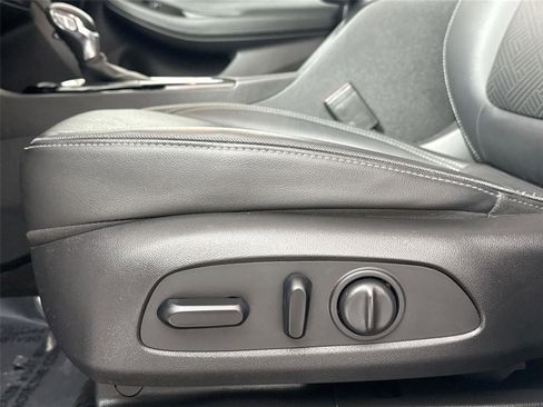 Used 2022 Buick Encore GX Essence w/ Experience Buick Package image 28