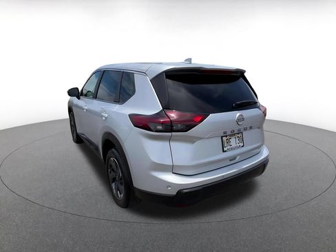 Used 2025 Nissan Rogue SV FWD image 11