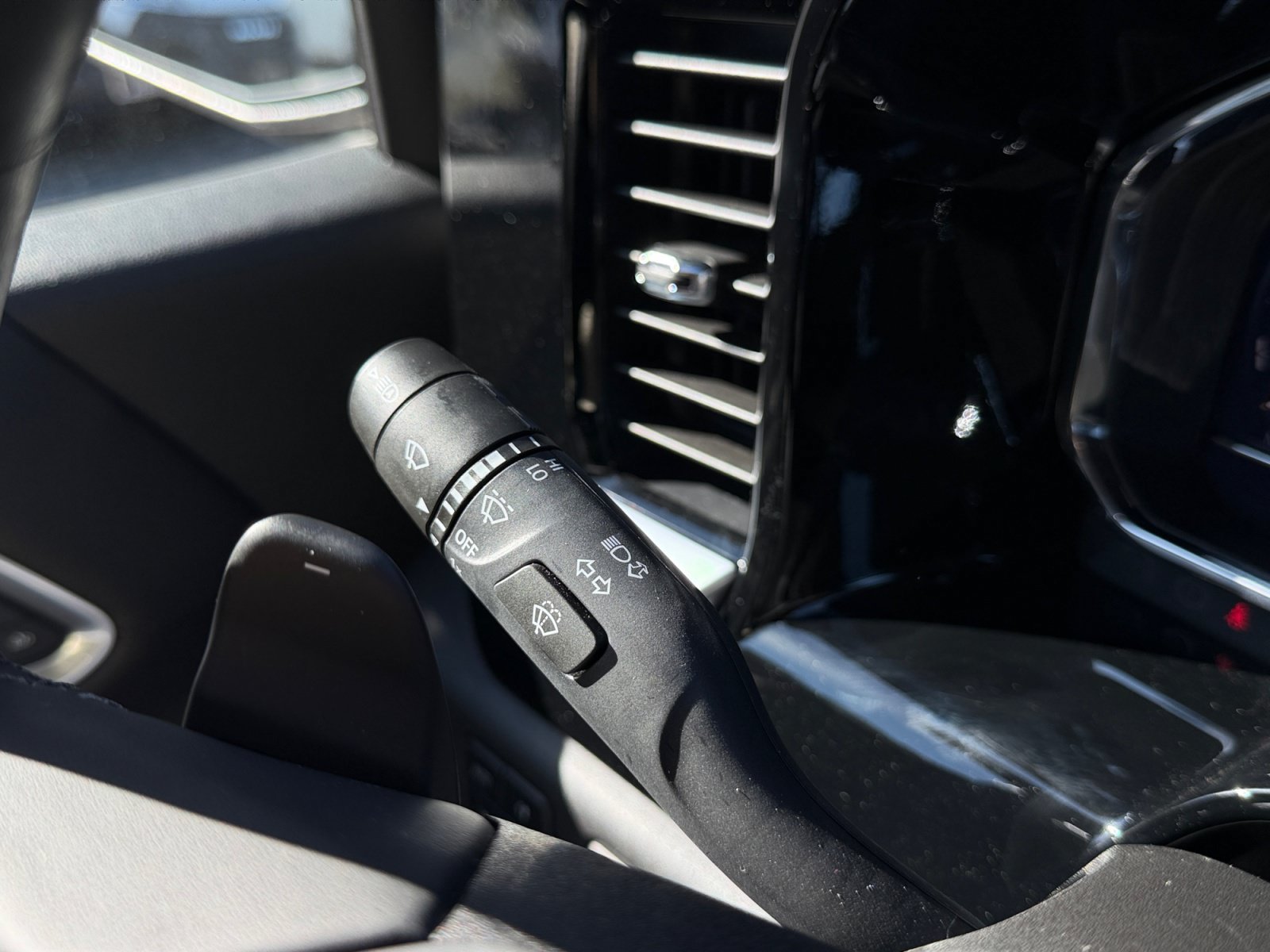 Used 2025 Chevrolet Silverado 1500 High Country w/ Midnight Edition AWD/4WD image 24