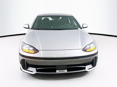 Used 2024 Hyundai Ioniq 6 SE RWD image 2