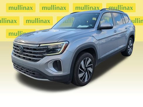 Used 2025 Volkswagen Atlas SE FWD image 2