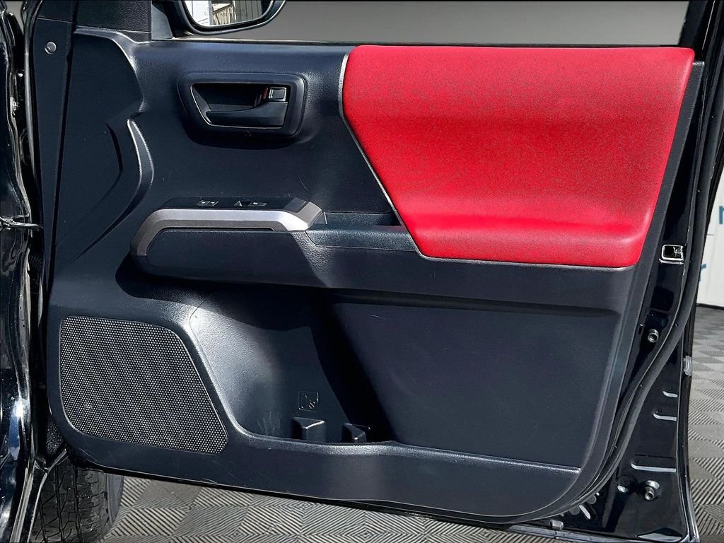 Certified 2021 Toyota Tacoma SR5 AWD/4WD image 12