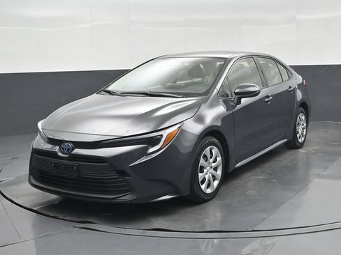 Used 2025 Toyota Corolla LE FWD image 34