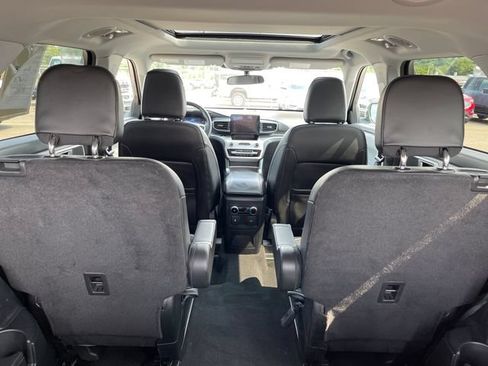 Used 2024 Ford Explorer XLT w/ Equipment Group 202A AWD/4WD image 32