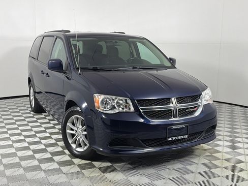 Used 2016 Dodge Grand Caravan SXT w/ Rear Park Assist Package FWD image 2