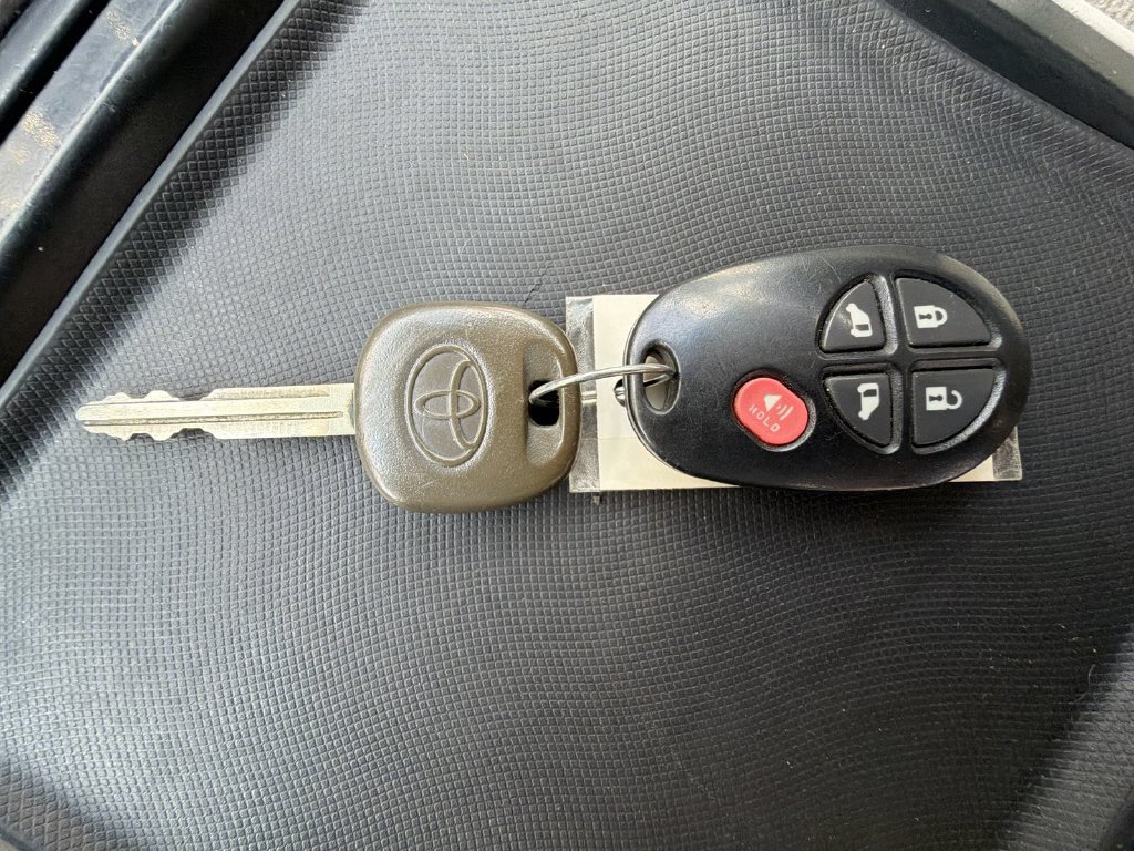 Used 2012 Toyota Sienna LE FWD image 28