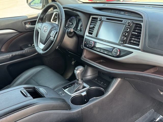 Used 2015 Toyota Highlander XLE AWD/4WD image 10