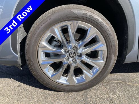 Used 2024 Toyota Highlander Limited image 49