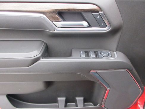 Certified 2025 Chevrolet Silverado 1500 LT image 24