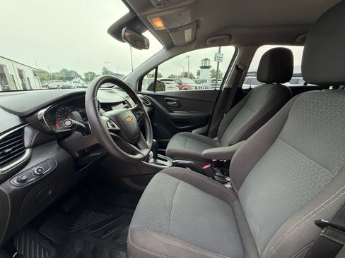 Used 2020 Chevrolet Trax LS w/ Tint and Cruise Package FWD image 4