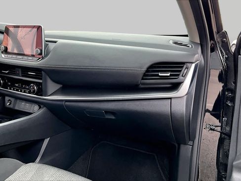 Used 2025 Nissan Rogue SV FWD image 19