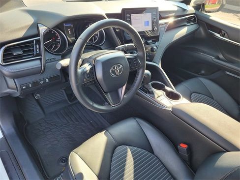 Used 2024 Toyota Camry SE image 7