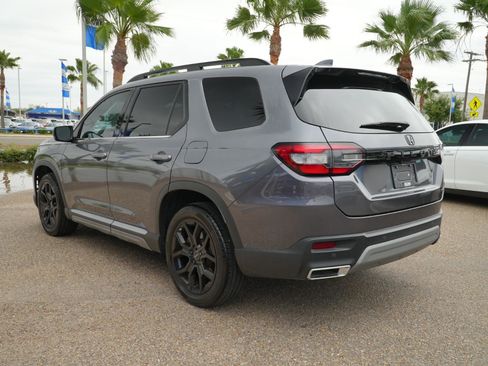 Used 2025 Honda Pilot Touring image 7