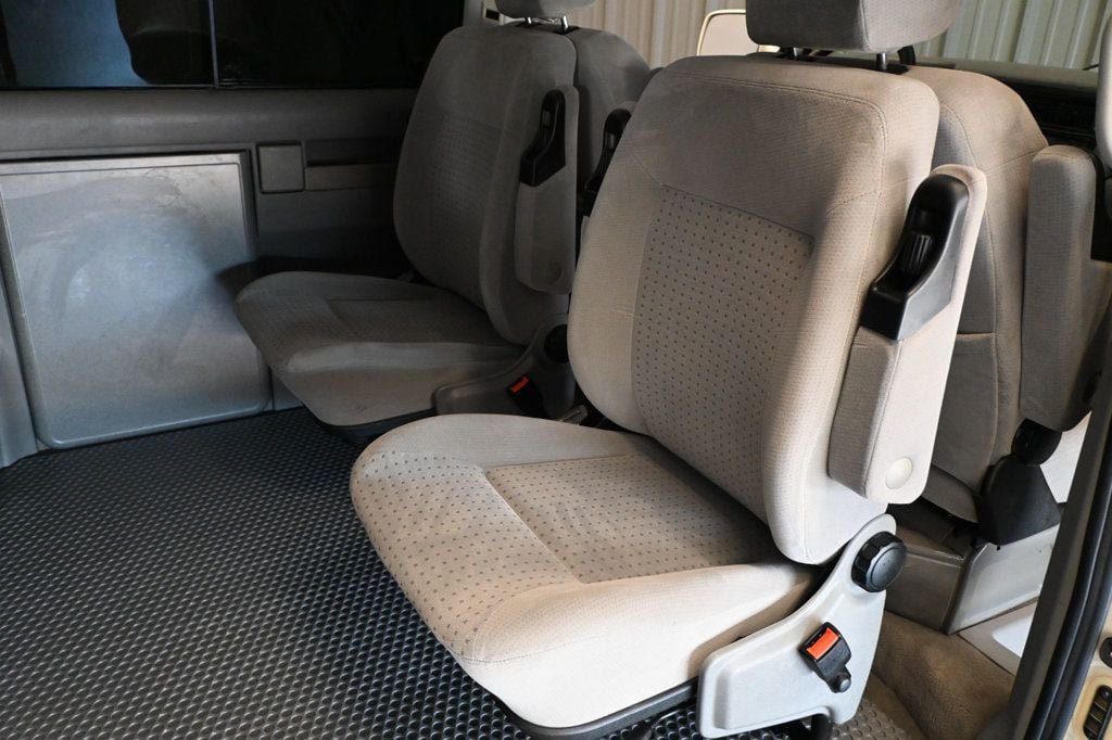 Used 2002 Volkswagen Eurovan MV FWD image 14