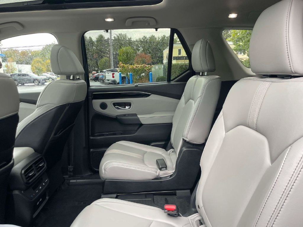Used 2023 Honda Pilot Touring image 12