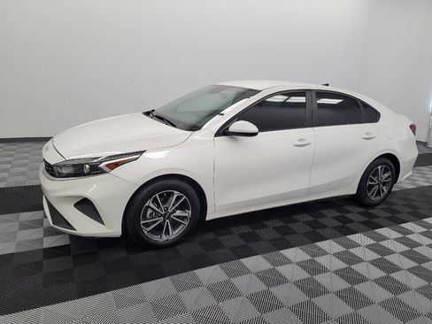Used 2023 Kia Forte LXS FWD image 2