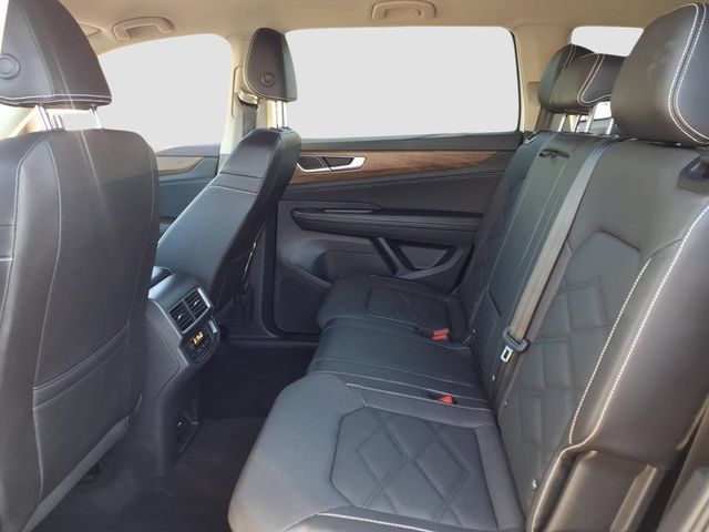 Used 2025 Volkswagen Atlas SE FWD image 16