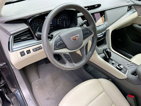 Used 2022 Cadillac XT5 Premium Luxury w/ Technology Package image 9