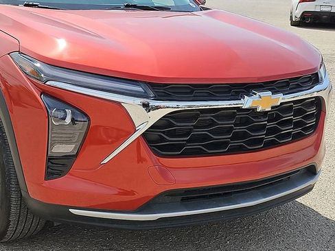 Used 2024 Chevrolet Trax LT w/ Sunroof Package image 7