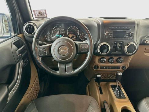 Used 2018 Jeep Wrangler Unlimited Sahara w/ Connectivity Group AWD/4WD image 18