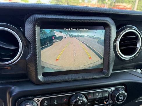 Used 2021 Jeep Wrangler Unlimited Sahara AWD/4WD image 20