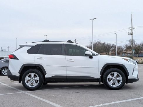 Used 2020 Toyota RAV4 XLE w/ Convenience Package image 4