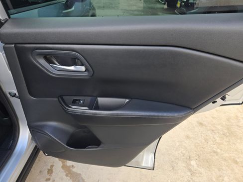 Certified 2025 Nissan Rogue SV FWD image 26