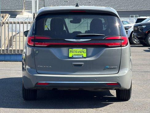 Used 2023 Chrysler Pacifica Touring-L FWD image 5