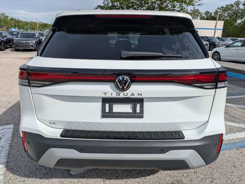 New 2026 Volkswagen Tiguan SE FWD image 5
