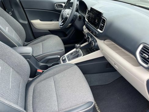 Used 2023 Hyundai Venue Limited FWD image 23