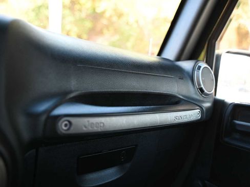 Used 2016 Jeep Wrangler Unlimited Sport image 13