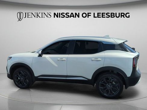 Certified 2025 Nissan Kicks SR FWD image 10