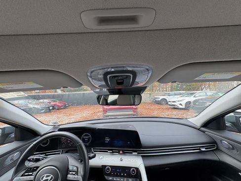 Used 2025 Hyundai Elantra Limited image 29