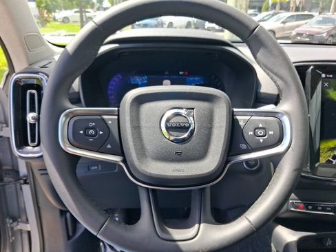 Used 2025 Volvo XC40 B5 Plus AWD/4WD image 17