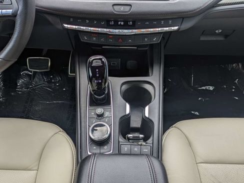 Used 2022 Cadillac XT4 Sport w/ Comfort Package FWD image 19