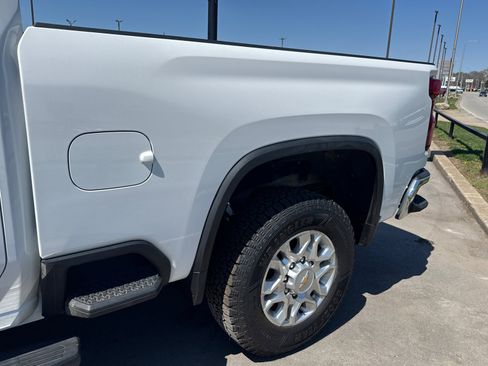Used 2024 Chevrolet Silverado 2500 LT AWD/4WD image 17