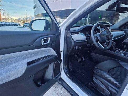 Used 2024 Jeep Compass Latitude w/ Altitude Special Edition AWD/4WD image 21