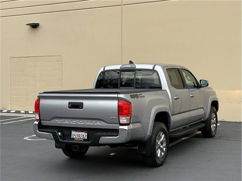 Used 2016 Toyota Tacoma SR5 w/ SR5 Appearance Package (SN) image 7