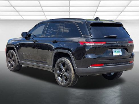 Used 2023 Jeep Grand Cherokee Altitude AWD/4WD image 16