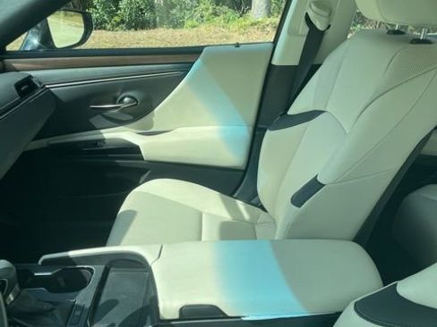 Used 2023 Lexus ES 350 w/ Premium Package image 9