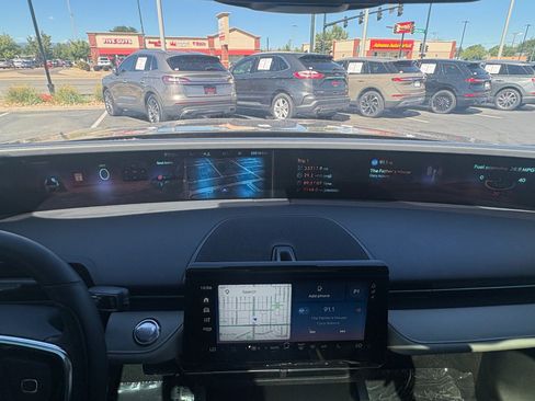 Certified 2025 Lincoln Nautilus Reserve AWD/4WD image 19