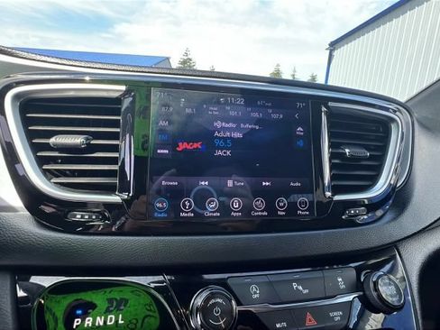 Used 2019 Chrysler Pacifica Touring-L w/ S Appearance Package FWD image 26